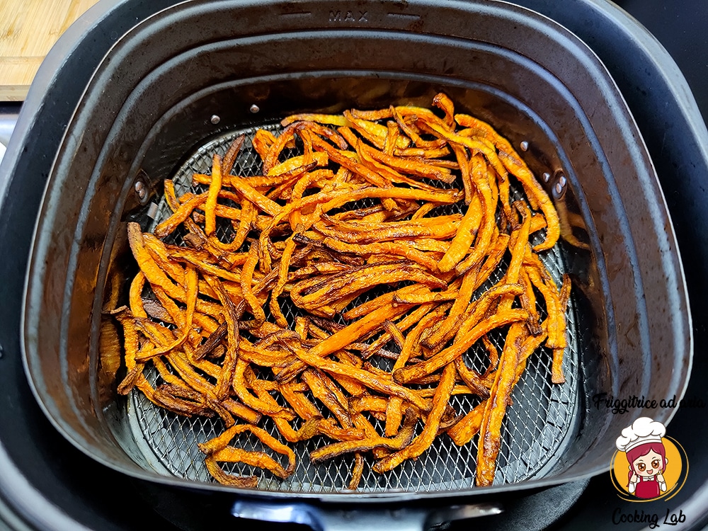 chips di carote nella friggitrice ad aria